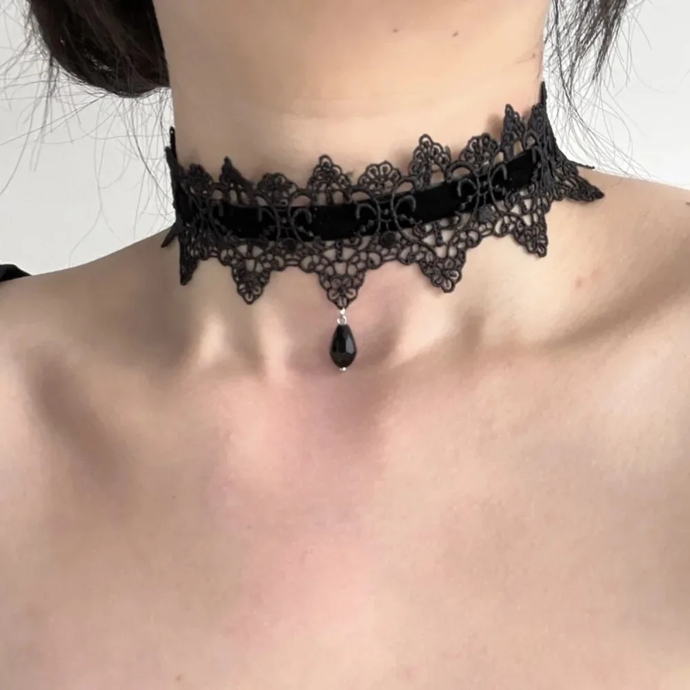 Elegant Black Lace Bowkot Choker Necklace Gothic Collar Necklace Vintage Choker Short Chain Necklace Jewelry