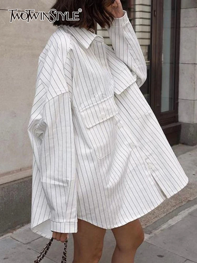 

TWOTWINSTYLE Striped Spliced Pockets Casual Loose Shirts For Women Lapel Long Sleeve Minimalist Blouses Female Fashion Clothes