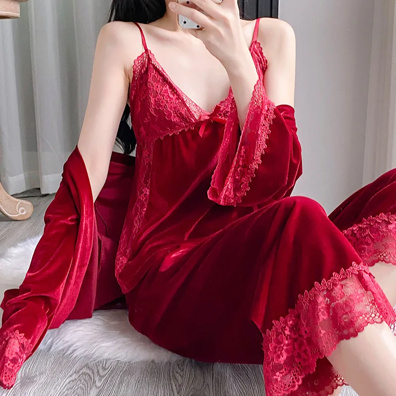 طقم فراشة مكون من ثلاث قطع ملابس نوم مخملية ذهبية...