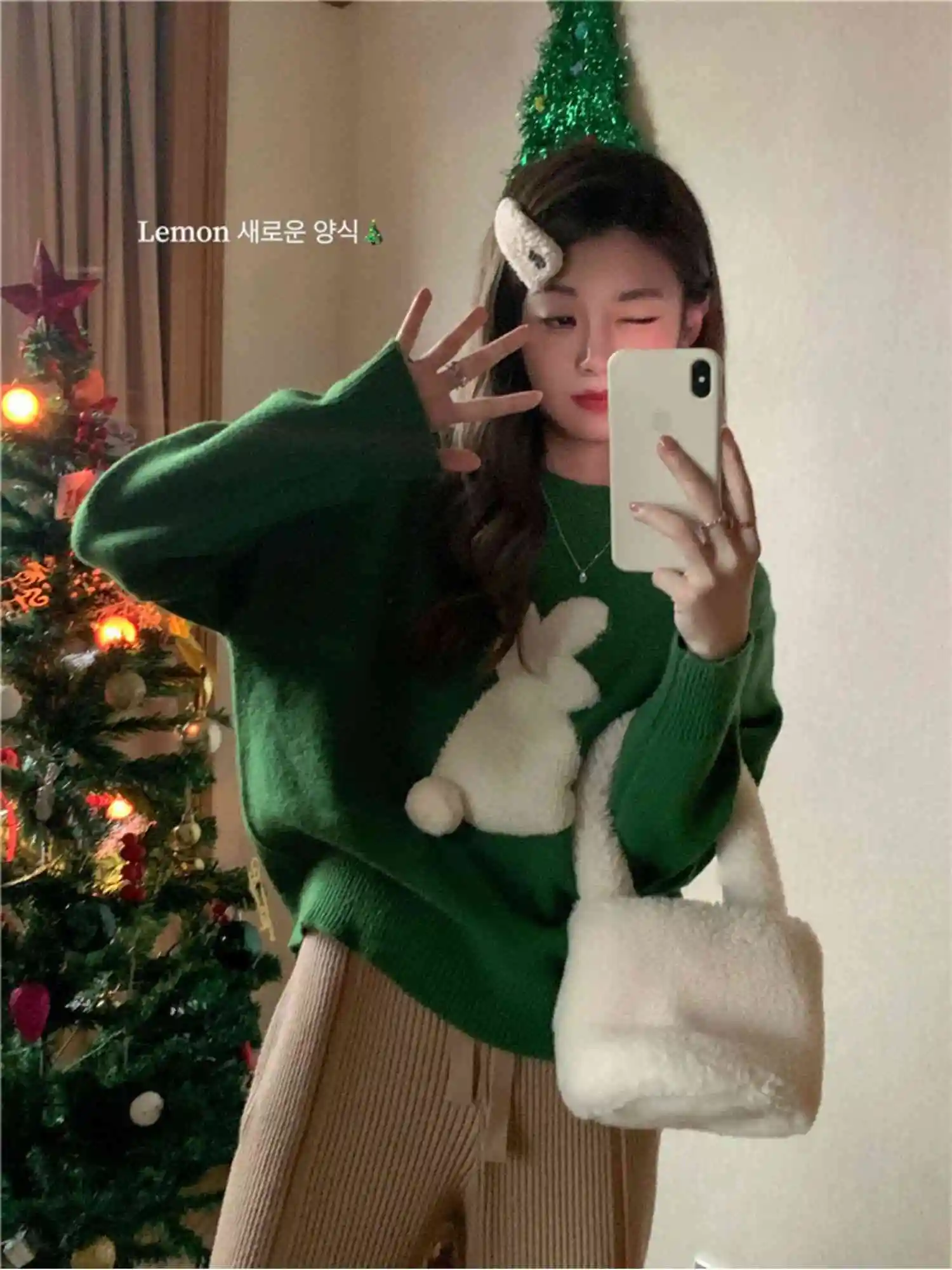 Suéter de punto rojo navideño para mujer, nuevo suéter cálido con cuello redondo y estampado de conejo encantador, blusas de punto dulces a la moda para mujer