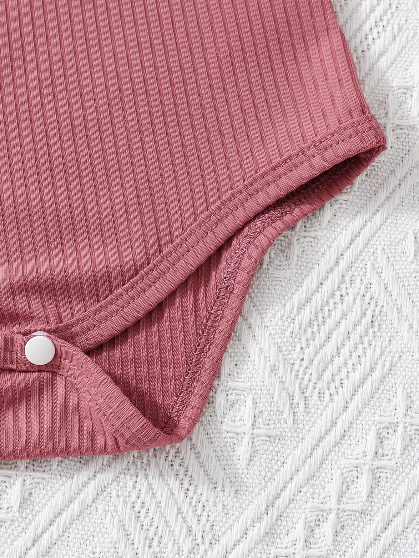 여아용 캐주얼 여름 레드 골지 니트 러플 플러터 슬리브 탑(레이스 트림 포함) + 로즈 프린트 반바지 세트 + 헤어 스크런치