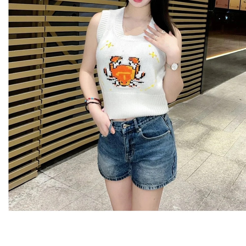 2024 Spring/Summer New Women's Display Body Shorts, High Waist Jeans, Retro Wash Hot Pants, Triangle Letter Logo