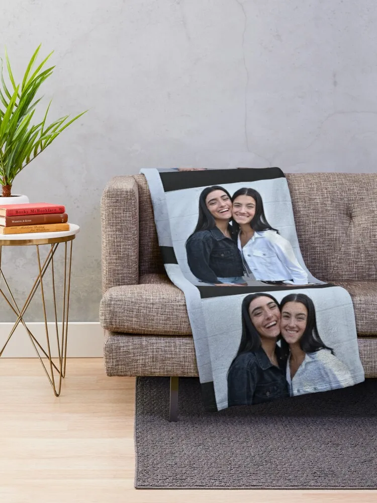 Charli and dixie damelio ������ ���, ������ �ܿ� ķ�� ���, ���Ŀ� �ܿ� ħ��