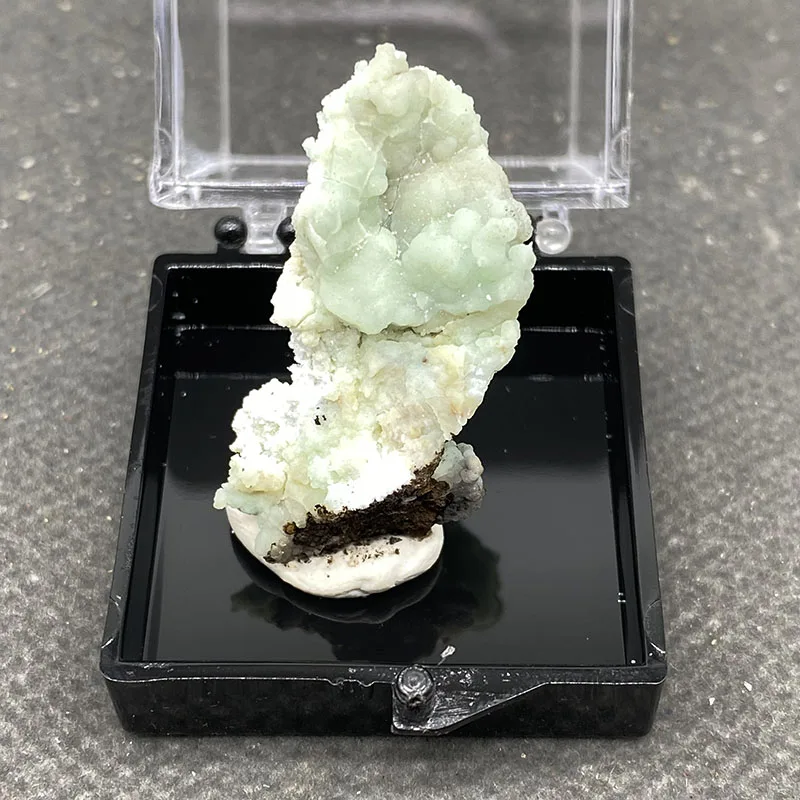 100%  Natural gibbsite （Ultraviolet fluorescence effect green）Mineral Specimens Stones and Crystals Healing Crystal