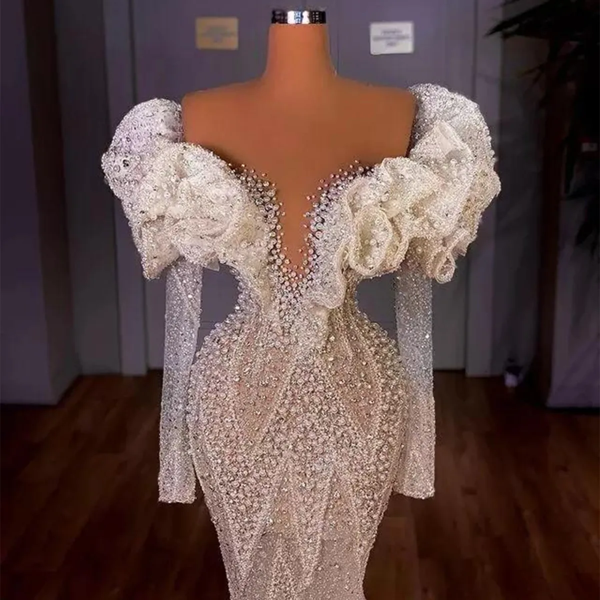 Luxury Mermaid Wedding Dresses Beaded Crystal Sweep Train Bridal Gowns Off The Shoulder Ruffles Long Sleeve Robe de mariée
