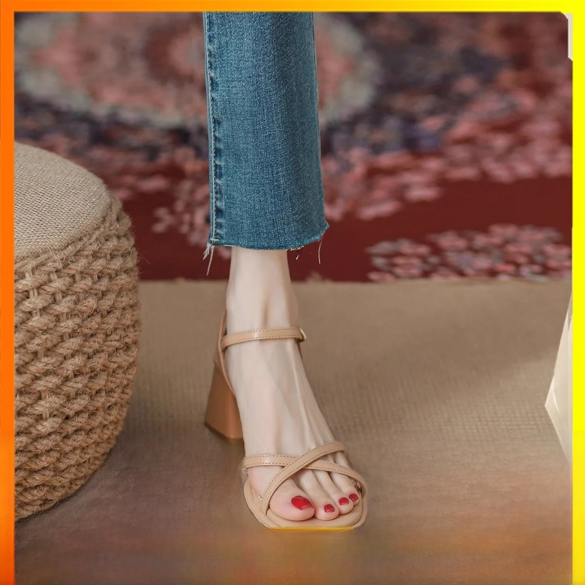 صندل نسائي أنيق بحزام رفيع