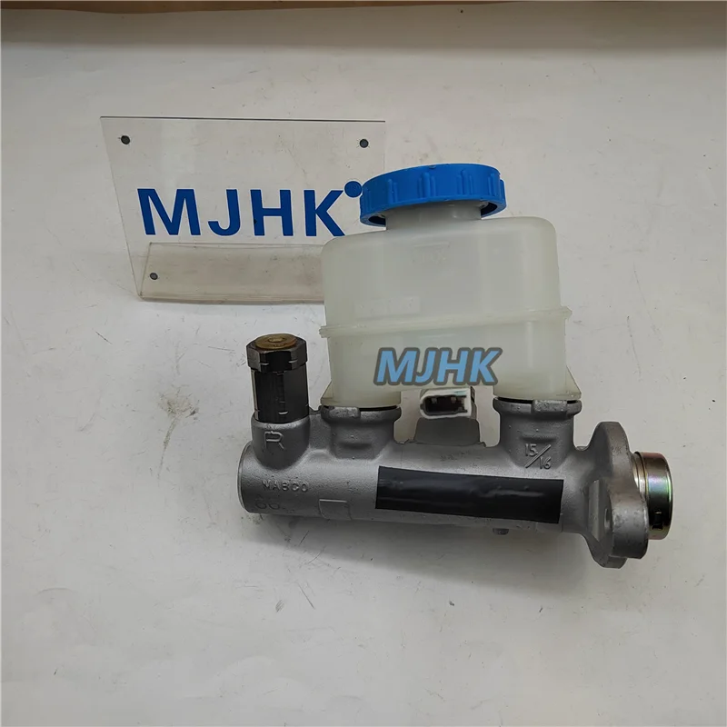 46010-5M322 Fit For Nissan ALMERA N16 QG18DE Brake Master Cylinder Right 460105M322 46010 5M322