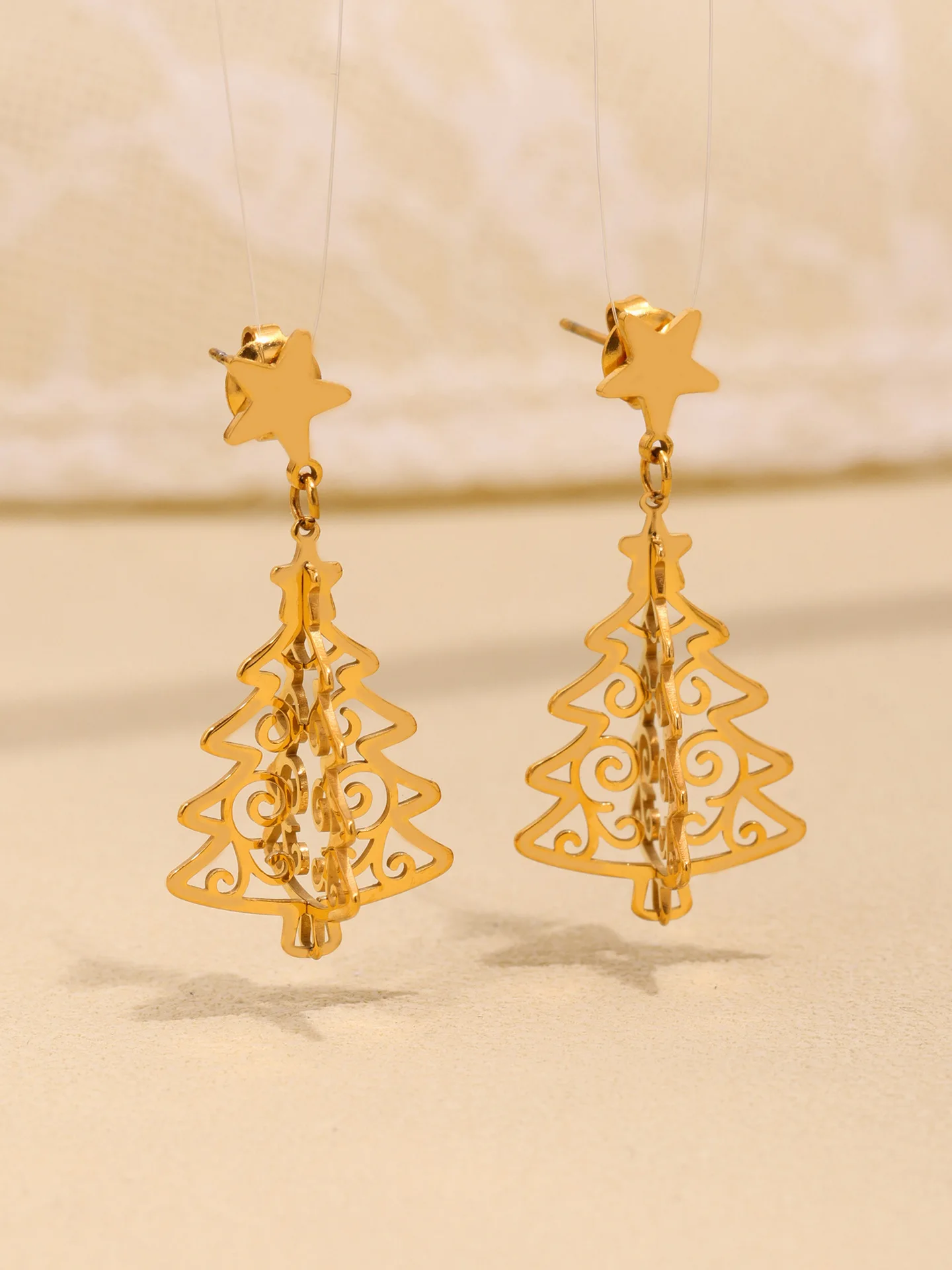 Weihnachtsbaum-Anhänger Ohrringe für Damen, 316L Edelstahl Vergoldet, Hohle Luxus-Stern-Ohrstecker, Mädchenschmuck – Detail 11