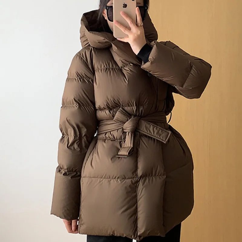 2023 Winter Women Fashion Down Jackets Ultra Light Warm Cusual Coat Female Puffer Jacket with Belt Plus Size Hooded Short Parka