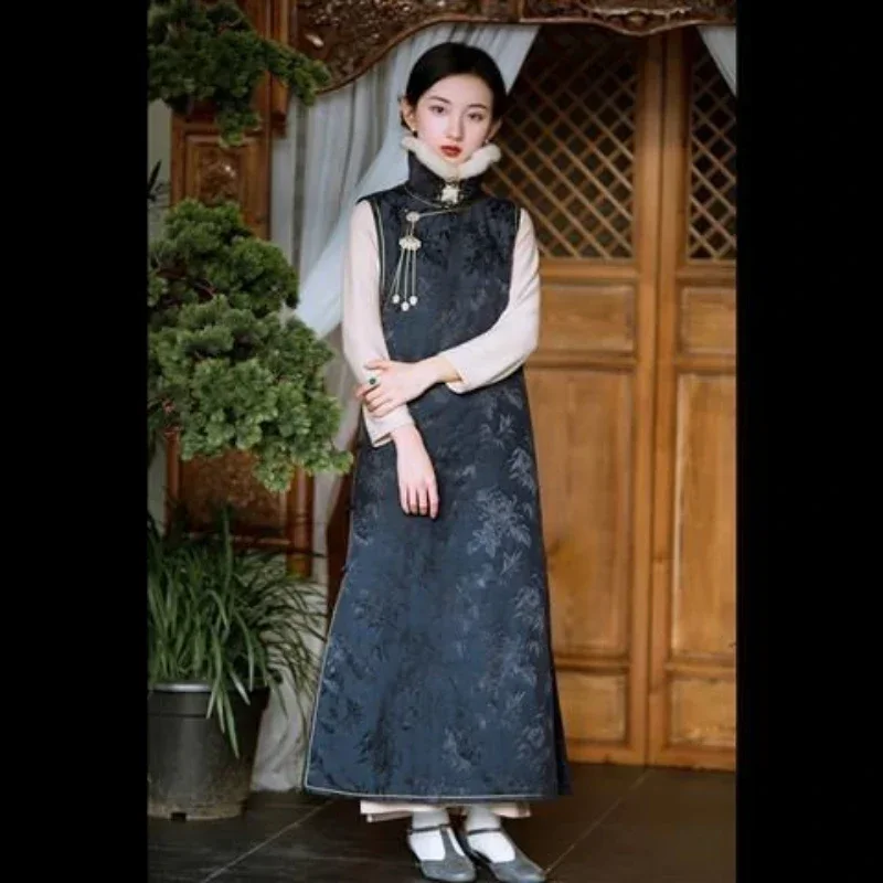 

2023 Autumn Winter Yuanbao Fur Collar Black Jacquard Thickened Cheongsam Long Vest Female Vintage Handmade Button Qipao Dresses