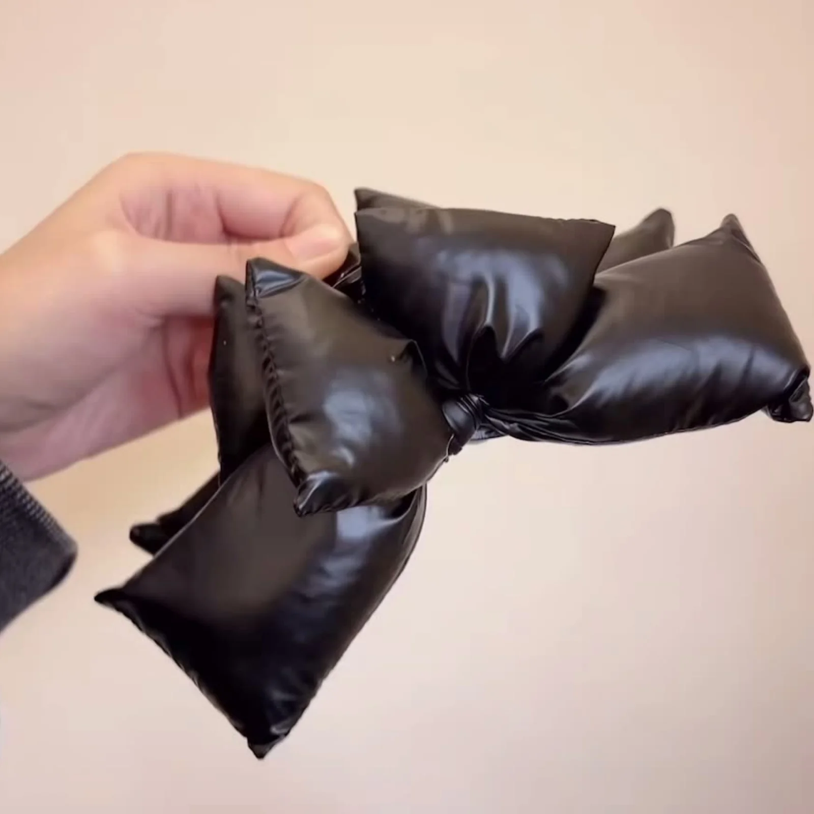 1 Pcs Black Leather Cotton Stuffing Bow Claw Clip,Large Jaw Clips for Thick Hair,No-slip Fashion Winter Hair Accessory for Girls