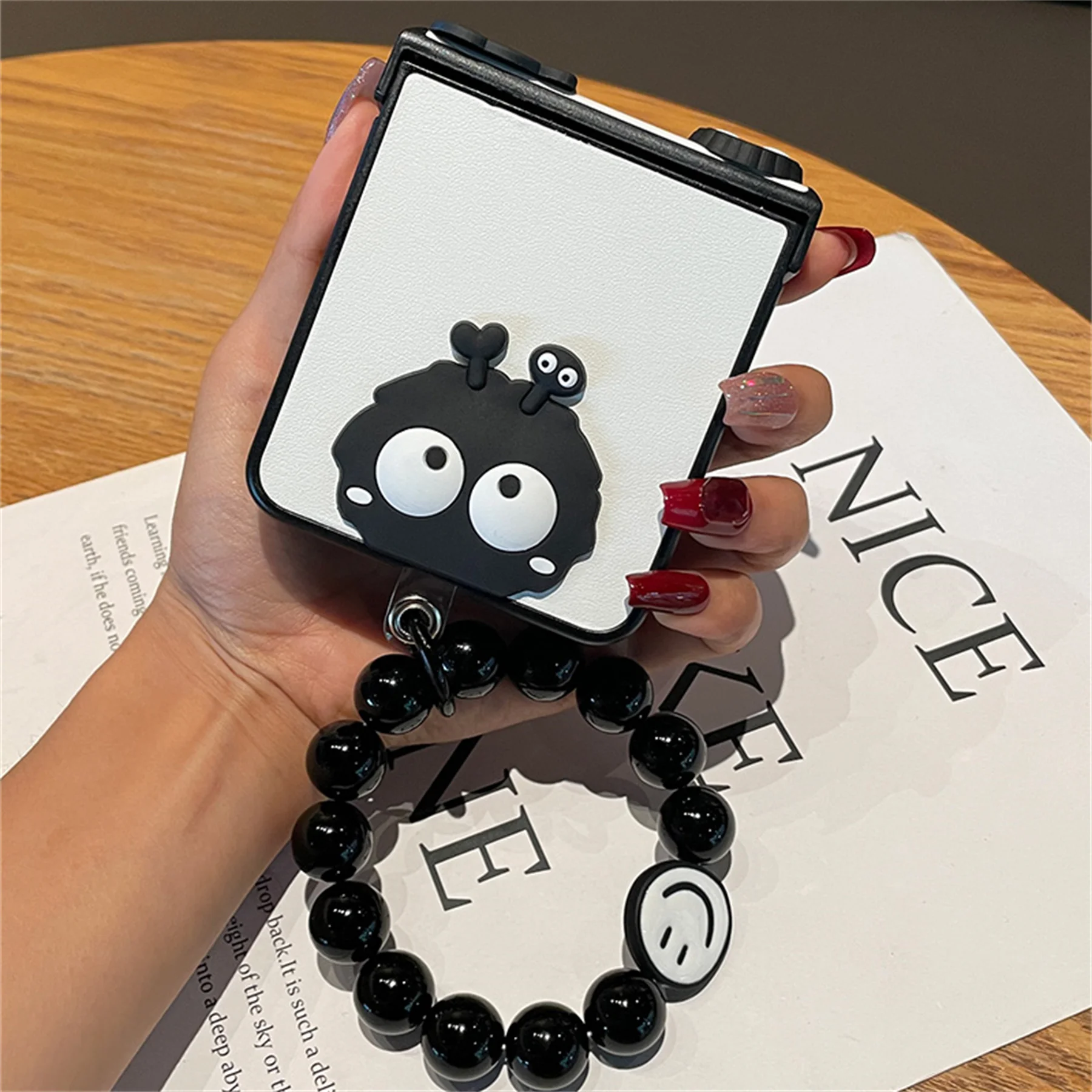 Custodia per telefono con catena a forma di braccialetto con perline a forma di fiore di carbone per Samsung Galaxy Z Flip 4 ZFlip5 Zflip 6 ZFlip3 con cerniera protettiva_voghion.com