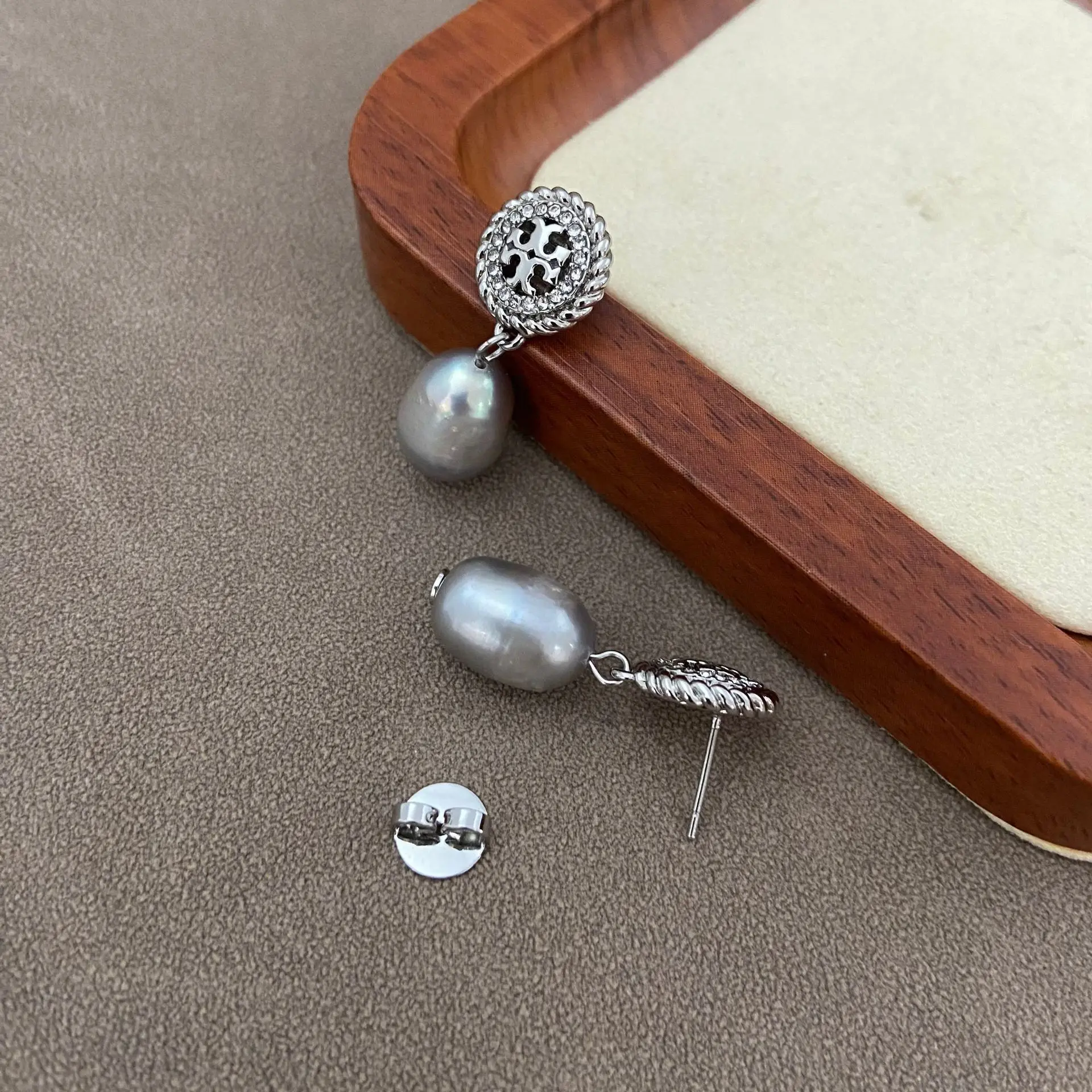 Elegant Fashion Pearl Pendant Earrings Embedded with Precious Rhinestones Unique Design Luxury Minimalist Trendy Jewelry - 3