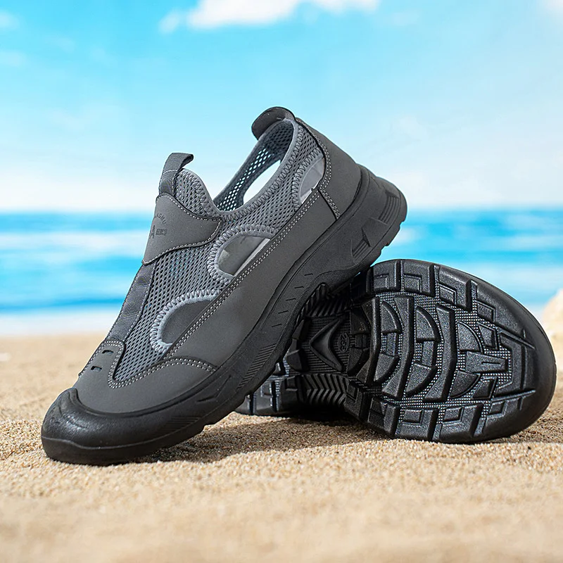 2025 Summer Men's Sandals New Hollow Breathable Beach Shoes Ultra Light Anti Slip Summer Casual Shoes Walking