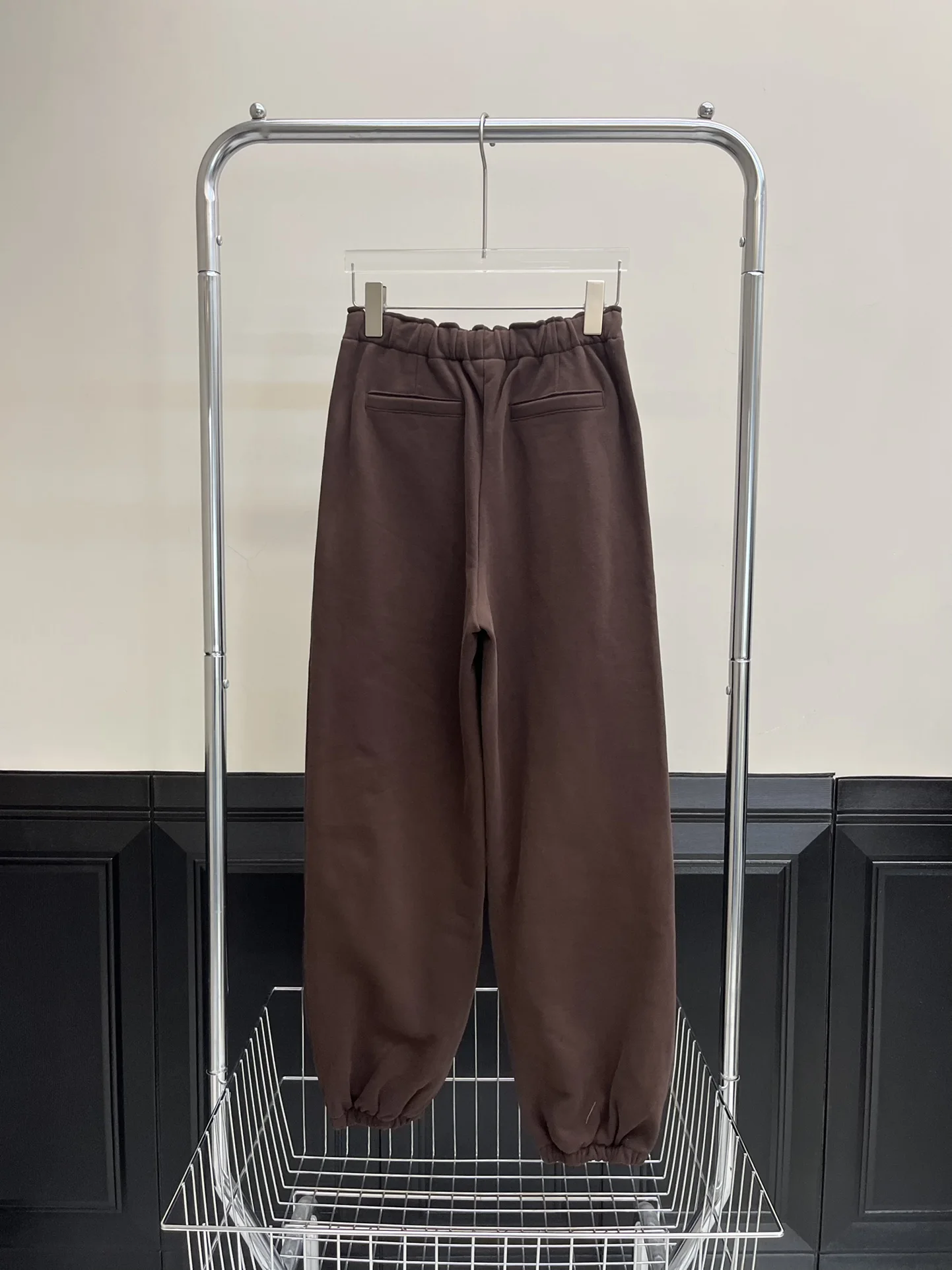 

2023 autumn and winter new elastic drawstring pin Fleece sweatpants Simple and stylish, exquisite decoration