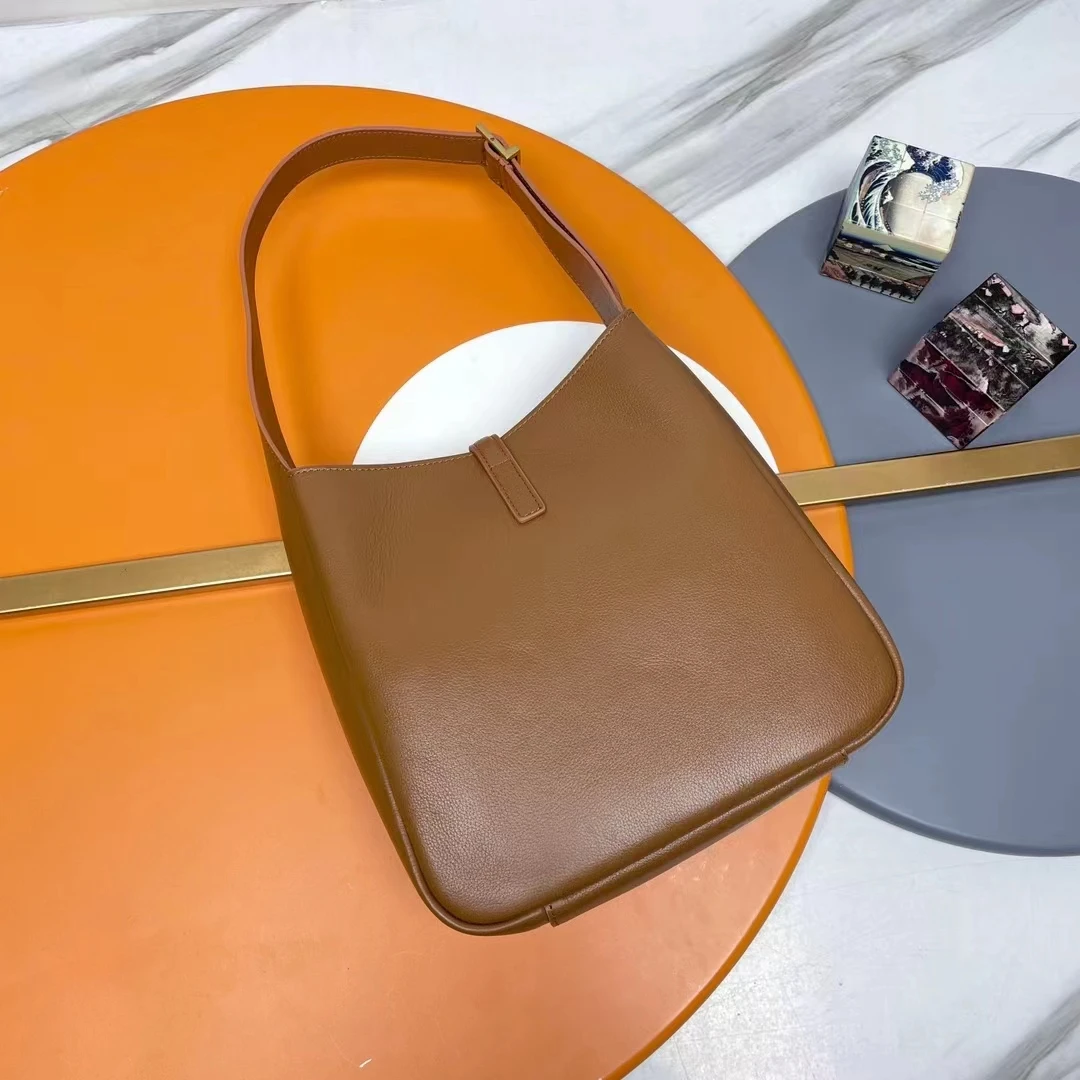Borsa a tracolla con gancio a tracolla per cellulare con trucco casual da donna sotto le ascelle dello stilista, borsa in pelle_voghion.com