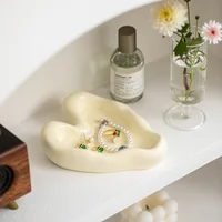 Nordic ins heart-shaped ceramic jewelry plate, modern light luxury home entrance desktop decoration key storage tray ornament 1