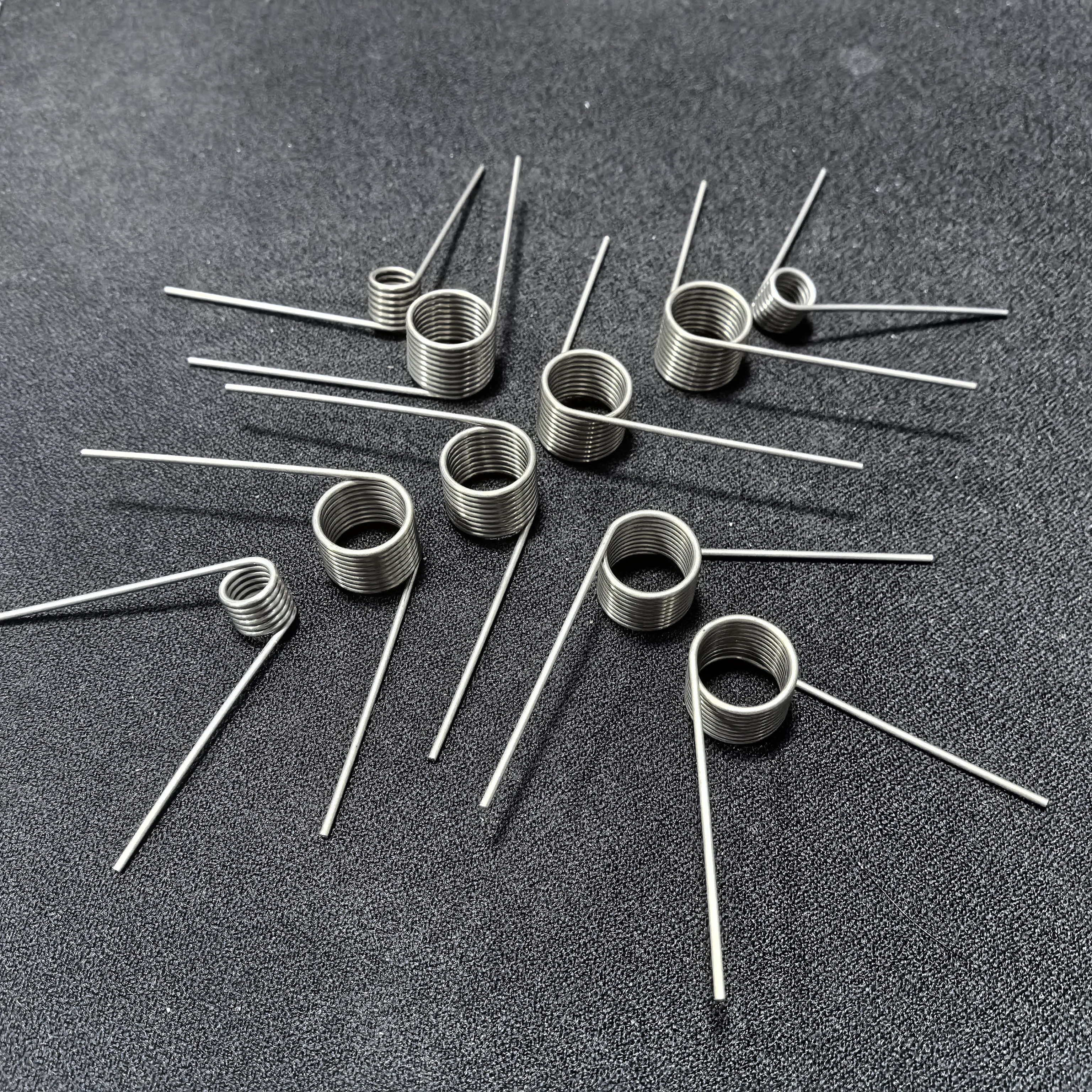 0,8 mm Drahtdurchmesser Präzisions-Torsionsfeder Hochfeste V-förmige Feder kann individuell angepasst werden 60 ° /90 ° /120 ° /180 ° – Detail 7