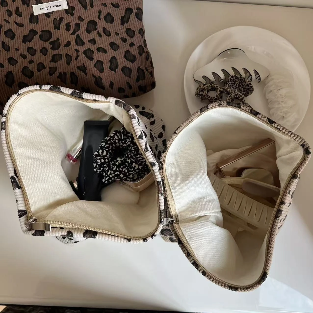 Corduroy Retro Leopard Pattern Makeup Bag Lipstick Cosmetic Organizer Zipper Bag Travel Washing and Storage Bag for Women 6