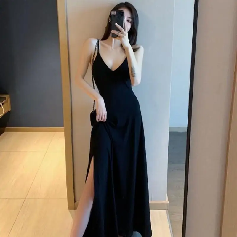 

New Sexy Gentle V-Neck Retro Solid Black Dress with Suspender Long Dresses with Side Slit Beach Party Summer New Clothes