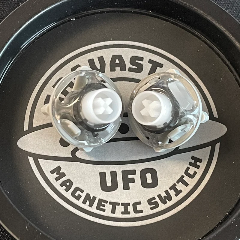 UFO 마그네틱 실버 스위치 3핀 리니어 스위치 360 °   듀얼 레일 디자인 RT0.001mm 정밀 윤활 맞춤형 마그네틱 키보드 스위치