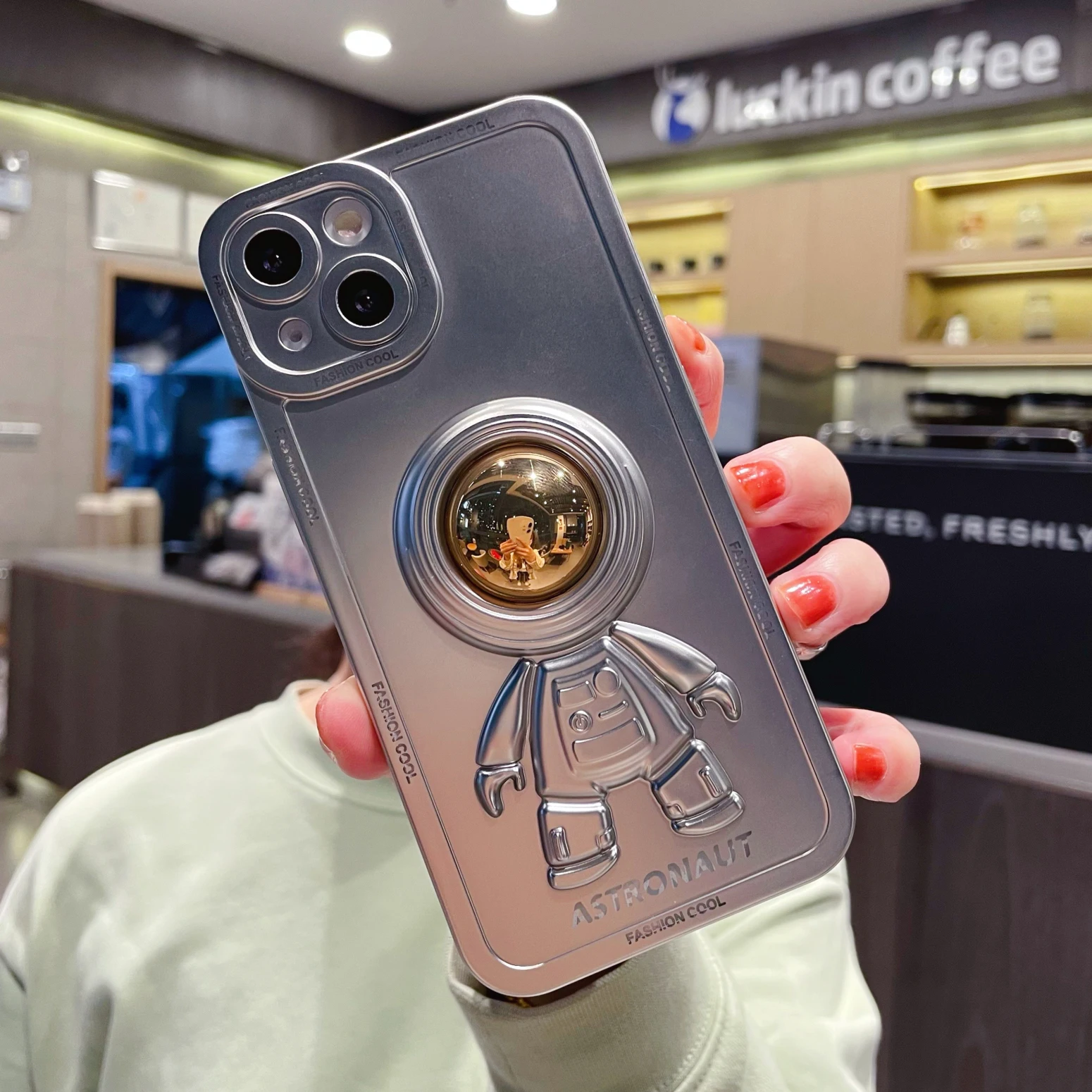 قاب آیفون آسترونات سه بعدی 9 Sfabe7ef506ba4a859ea3d7dd202b6002w