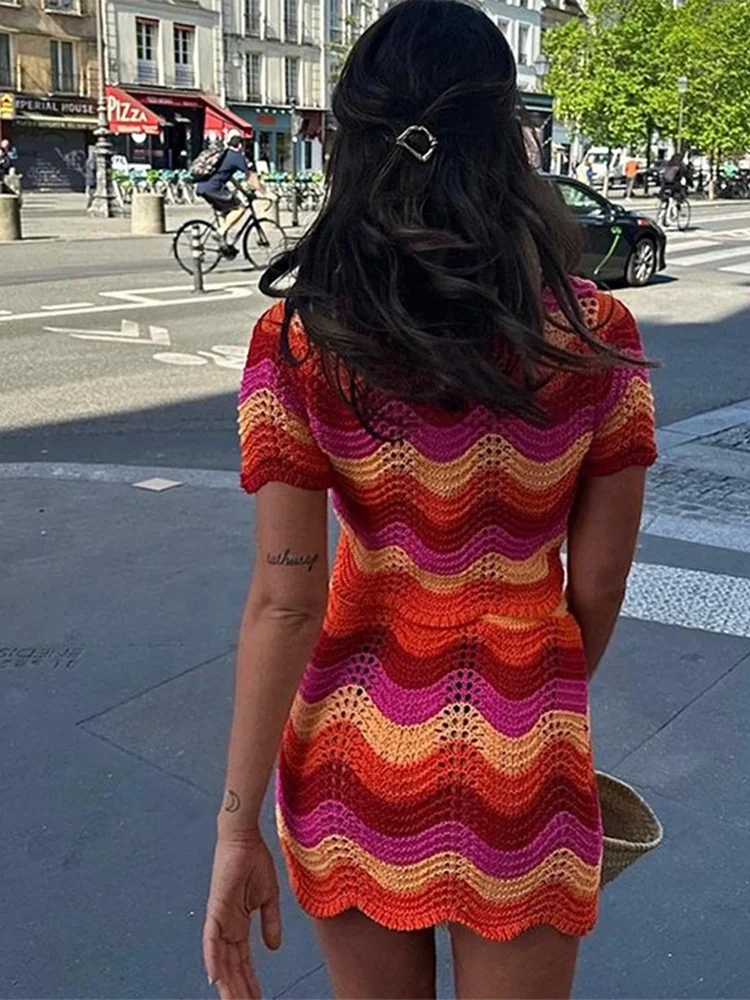 Рисунок 4 - Женский кардиган с волнистыми полосками