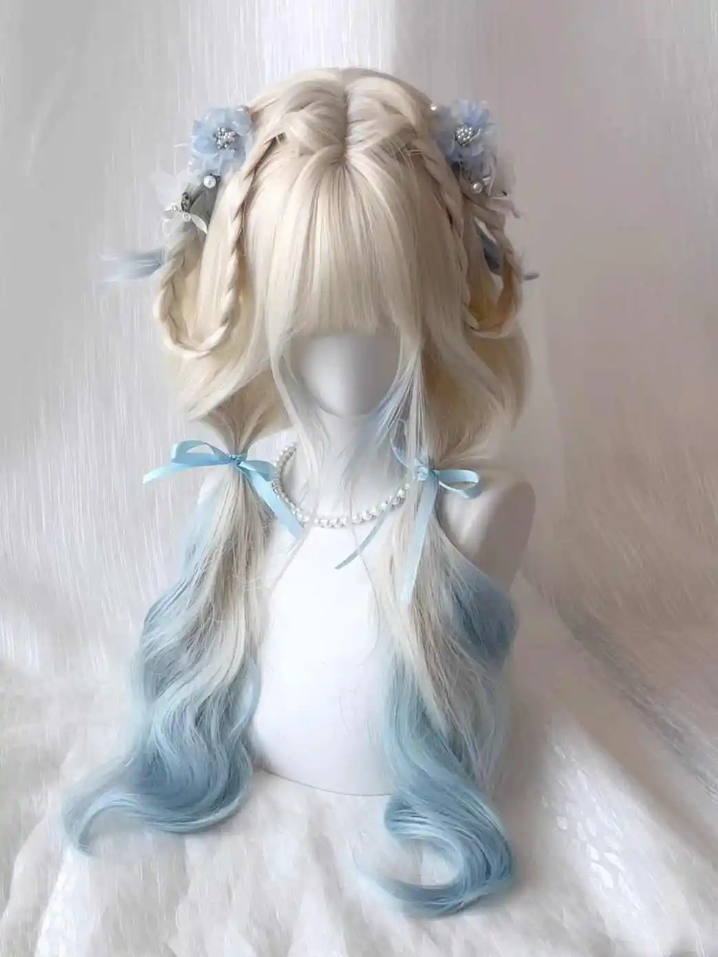 Synthetic Curly Wave Wig Platinum Blonde Blue Heat Resistant