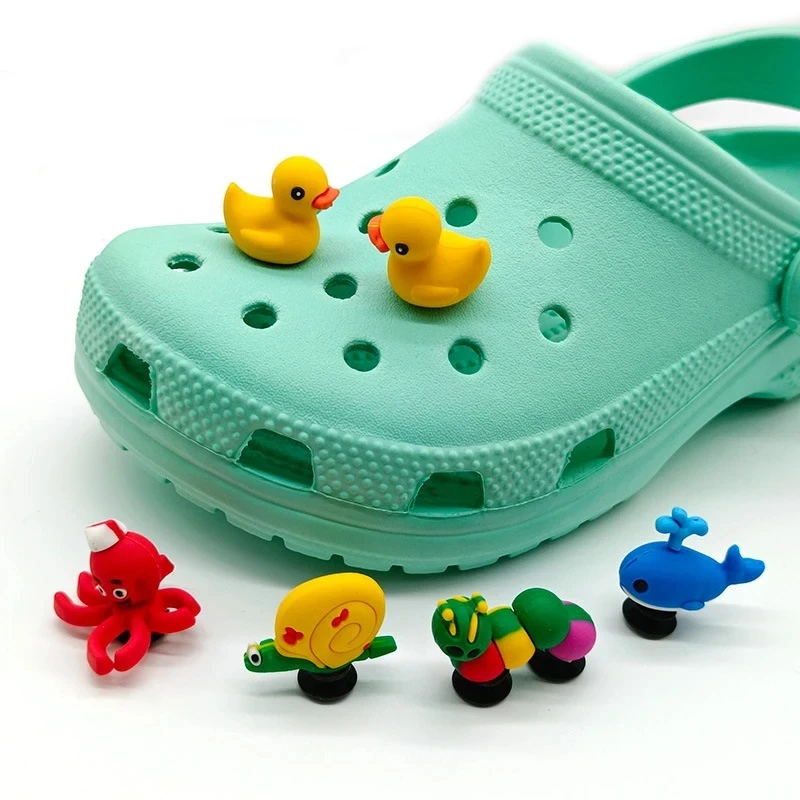 Shoe Charms 1PCS Kawaii Frogs Bees 3D Cute Dinosaur Duck Bunny Croc Jeans Shoe Decoration Kids Gift Garden Sandal Accessories