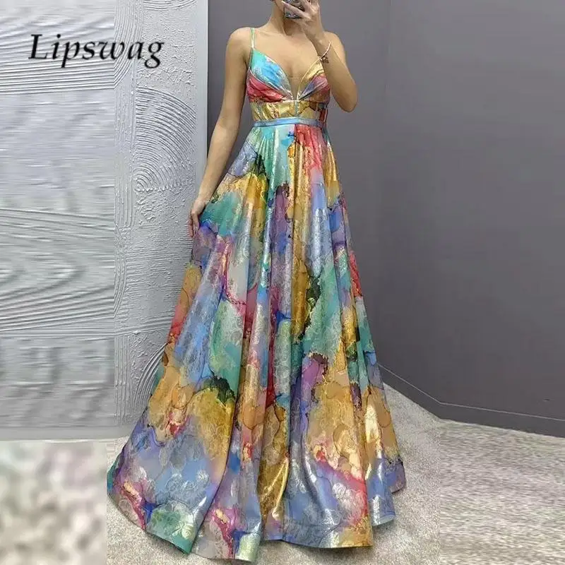 

Женское летнее платье на бретельках с V-образным вырезом и высокой талией