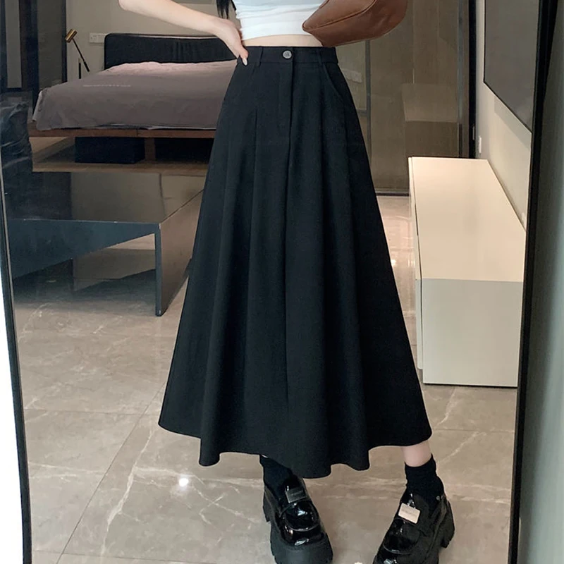 Come si abbinano le gonne vita alta: 6 outfit streetstyle Inverno 2024
