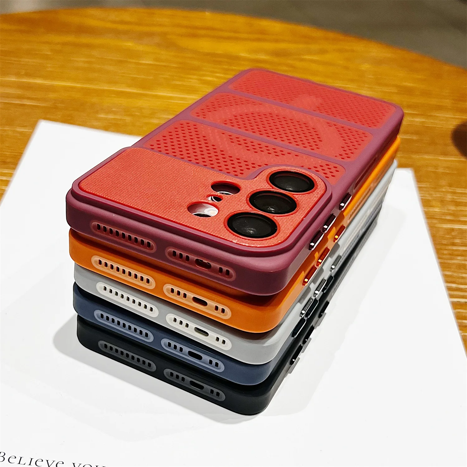 Breathable Heat-Dissipating Magnetic Wireless Charging Case with Enhanced Cooling Bumper