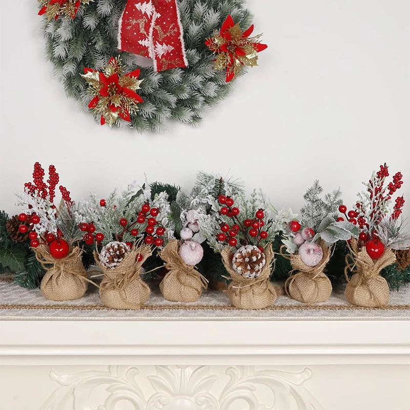 Árbol de navidad artificial de mesa con piñas y bayas rojas_voghion.com