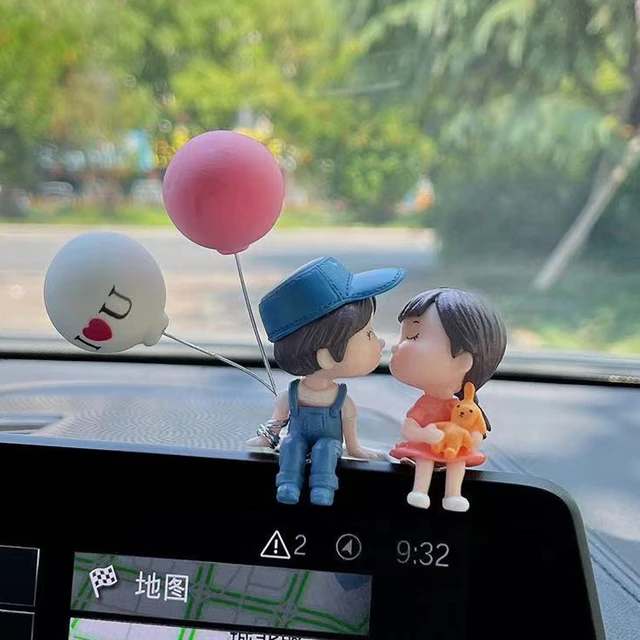 Décoration de voiture mignon dessin animé Couples figurine Figurines ballon  ornement Auto intérieur tableau de bord