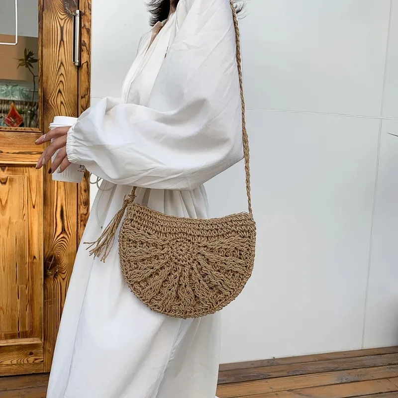Fashion Semicircle Straw Woven Shoulder Crossbody Bag Vacation Beach Small Handbags Ladies Summer Handmade Rattan Tassel Totes