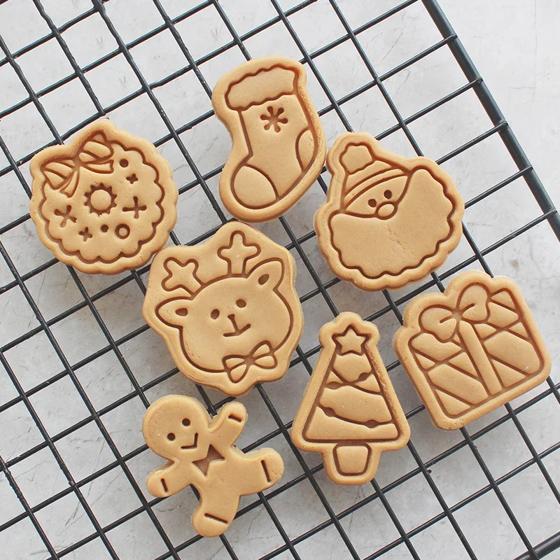 Christmas Mini Cookie Cutter 3D Cartoon Xmas Tree Snowflake Santa Biscuit Fondant Embossed Stamps Molds New Year Cake Decor