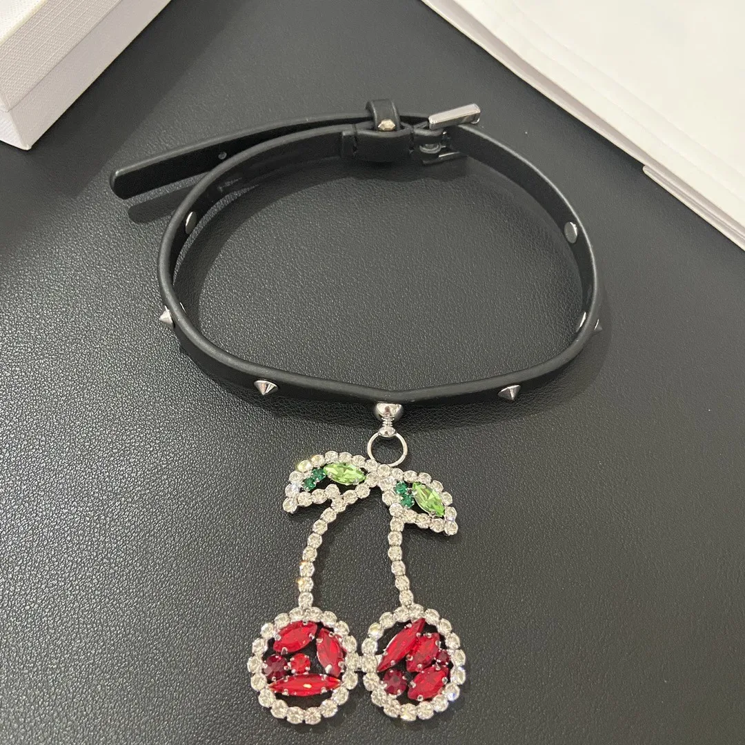 

Модное кожаное ожерелье в стиле улицы с кристаллами вишни