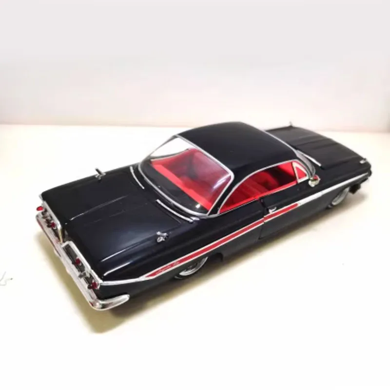 Jada 1:24 Scale 1961 Impala Simulation Alloy Toy Car Model Classic