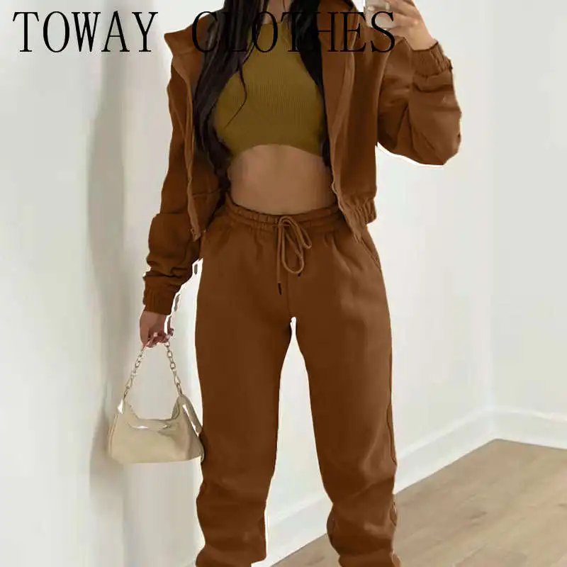 

Комплект из трех предметов с капюшоном и карманом для женщин