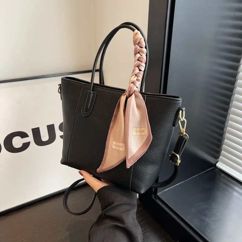 Large Capacity 2024 New Fashion High Sense Shoulder Solid Color Women Easy Matching Tote Commuting Large Bag