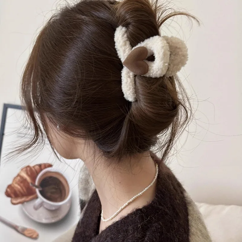 Рисунок 4 - Симпатичная плюшевая Заколка-краб