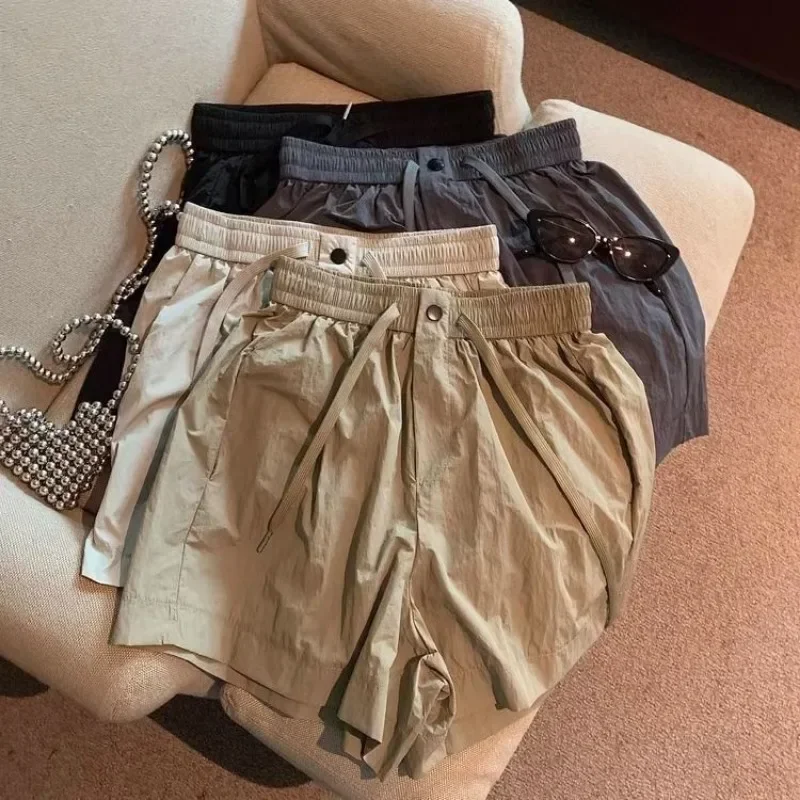 

Шорты-карго женские с эластичным поясом, до колена, на пуговицах