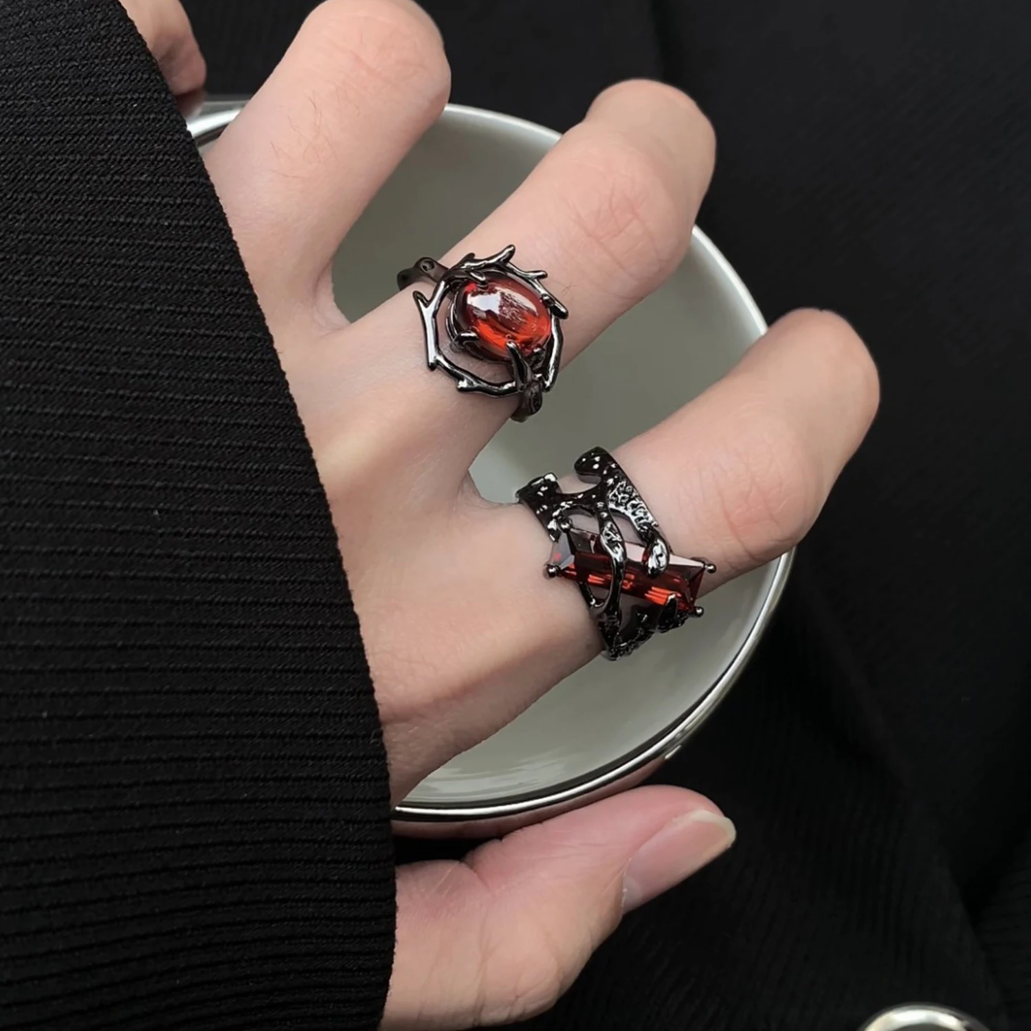 Bijoux vintage de style rétro punk rubis de style mode 2025, bague en cristal noir, pendentif géométrique, doigt ouvert, 1 pièce._voghion.com