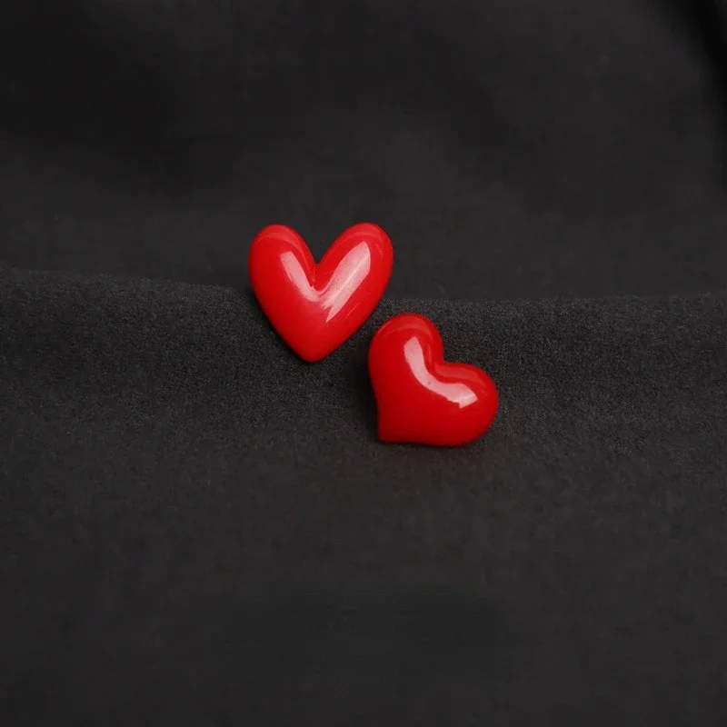 Heart Shape Brooch Cute Red Heart Brooches Romantic Love Heart Resin Pins Mini Decorative Pins Lovers' Gift Clothes Bag Accessories