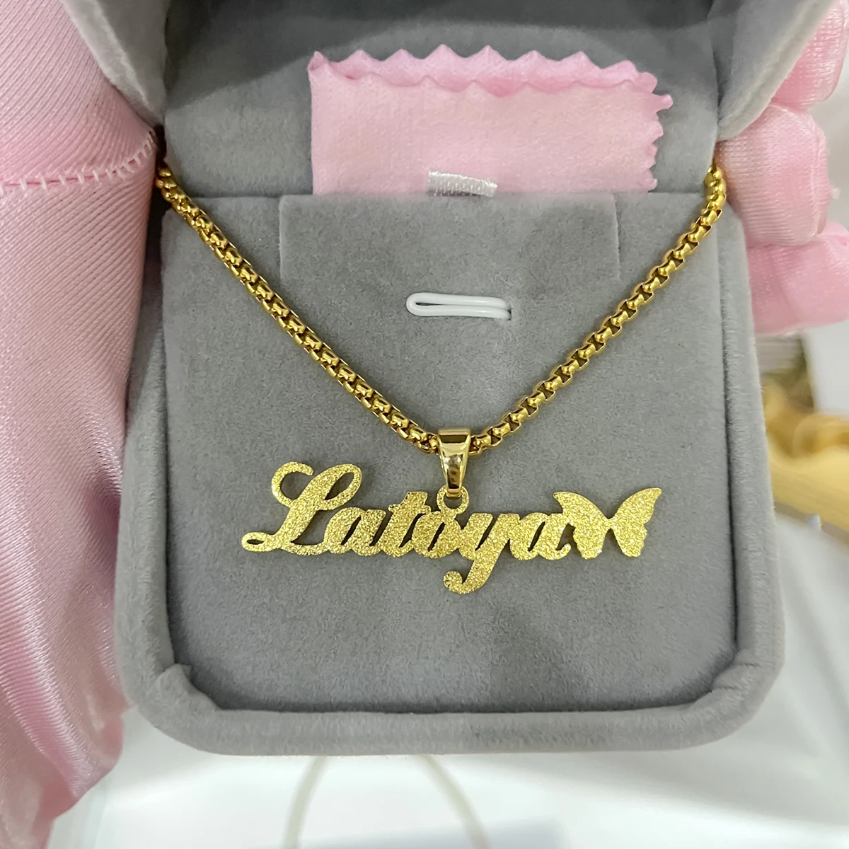 Colorfast Customized Frosted Name Pendant Necklaces Stainless Steel Pearl Chain Necklace Women Custom Butterfly Necklace Jewelry