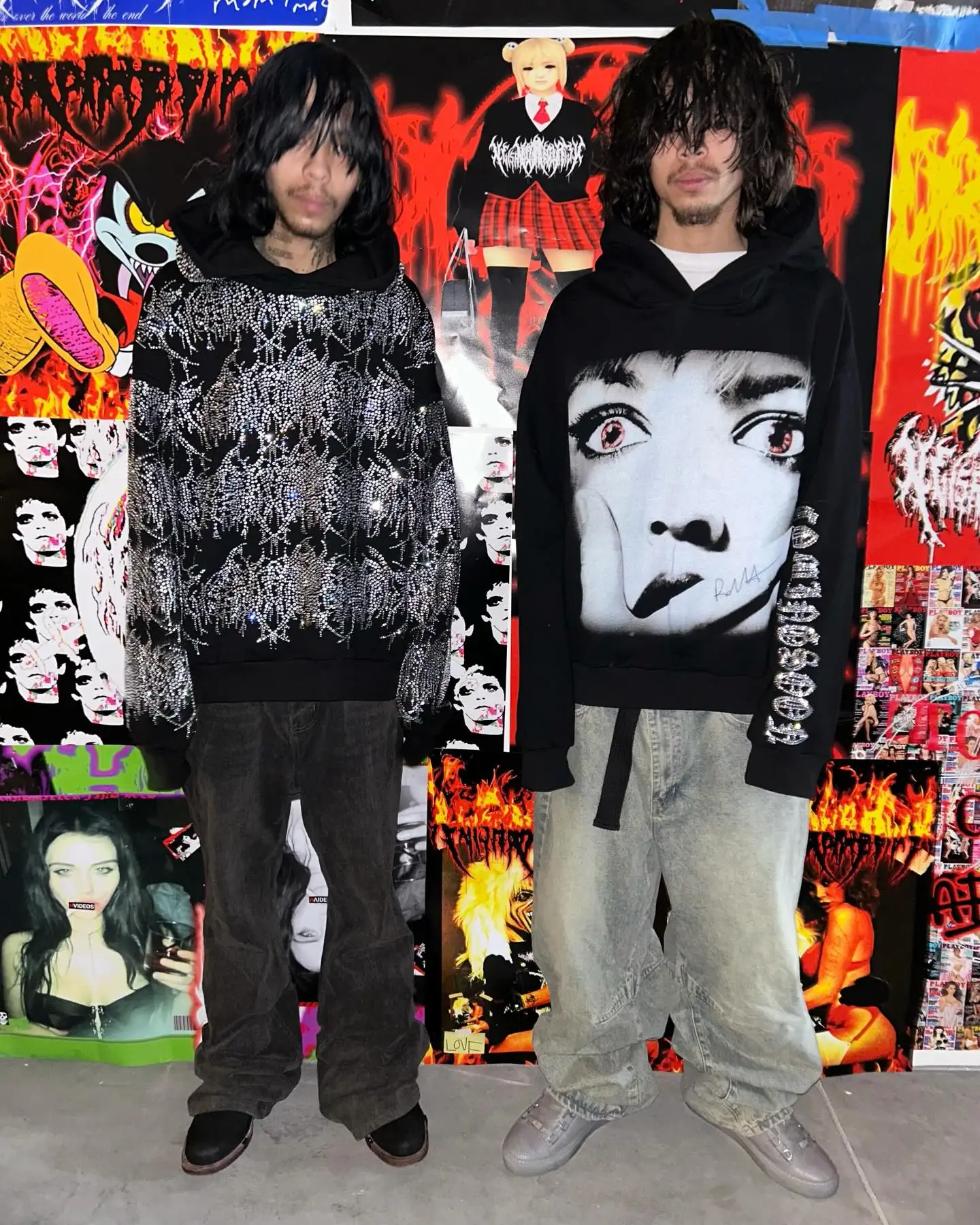 Men Black Pullover Hoodie Rock Inspired Street Trend Design Youth Clothing Loose Fit Comfy Urban Wear with Stylish Attitude