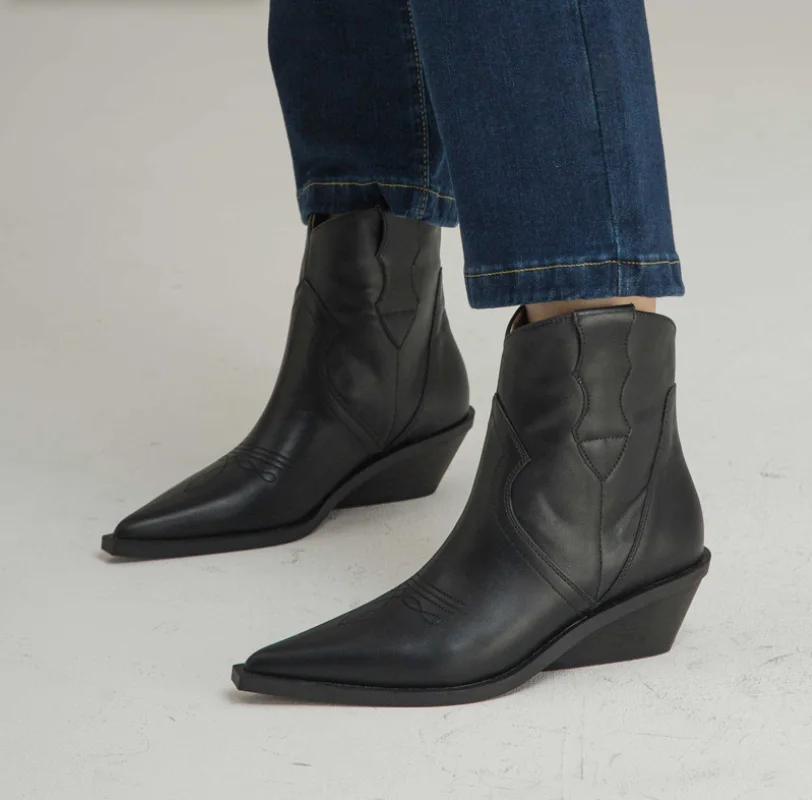 

Женские ботинки на танкетке на среднем каблуке, кожаные ботильоны с острым носком и шитьем, Современная обувь в западном стиле на низком толстом каблуке, 2023