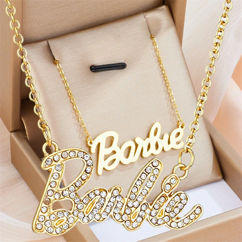 Anime Barbie Lettera Collana Kawaii Cartoon Handmade Targhetta Ciondolo Moda Galvanica Collana Gioielli Regalo Di Compleanno