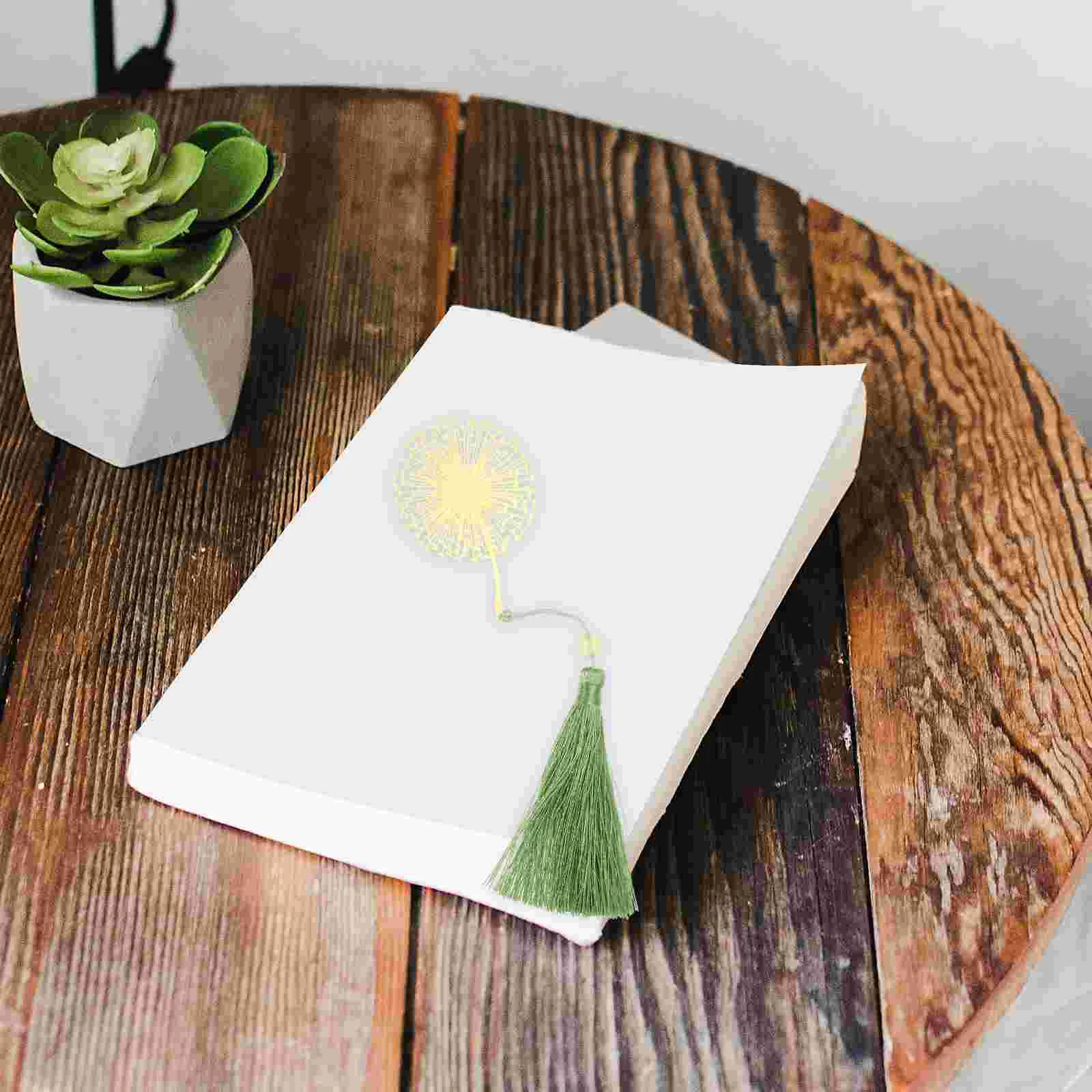 Рисунок 3 - Золотые закладки для книг с одуванчиком для влюбленных