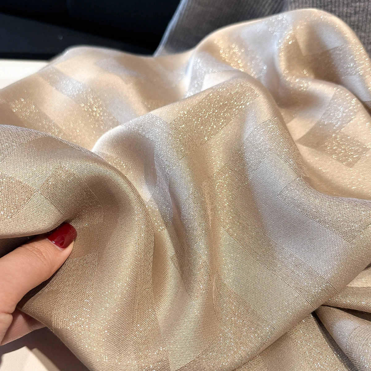 2025 Neuester seidiger Kopftuch-Schal für Damen, Bufanda, modischer Jacquard-Schal, ethnische Reise-Schals, bedruckt, dekorativer Sonnenschutz – Detail 12